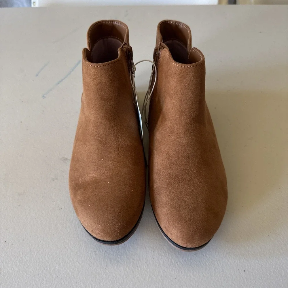 Cat & Jack Opal Brown Solid Faux Suede Zip Round Toe Ankle Boots Kids 2
